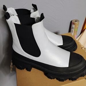 Women's Black and White Winter Boots